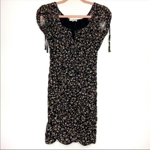 ✨ Juniors Emma Floral Ruched Short Sleeve Dress✨ - Picture 2 of 9